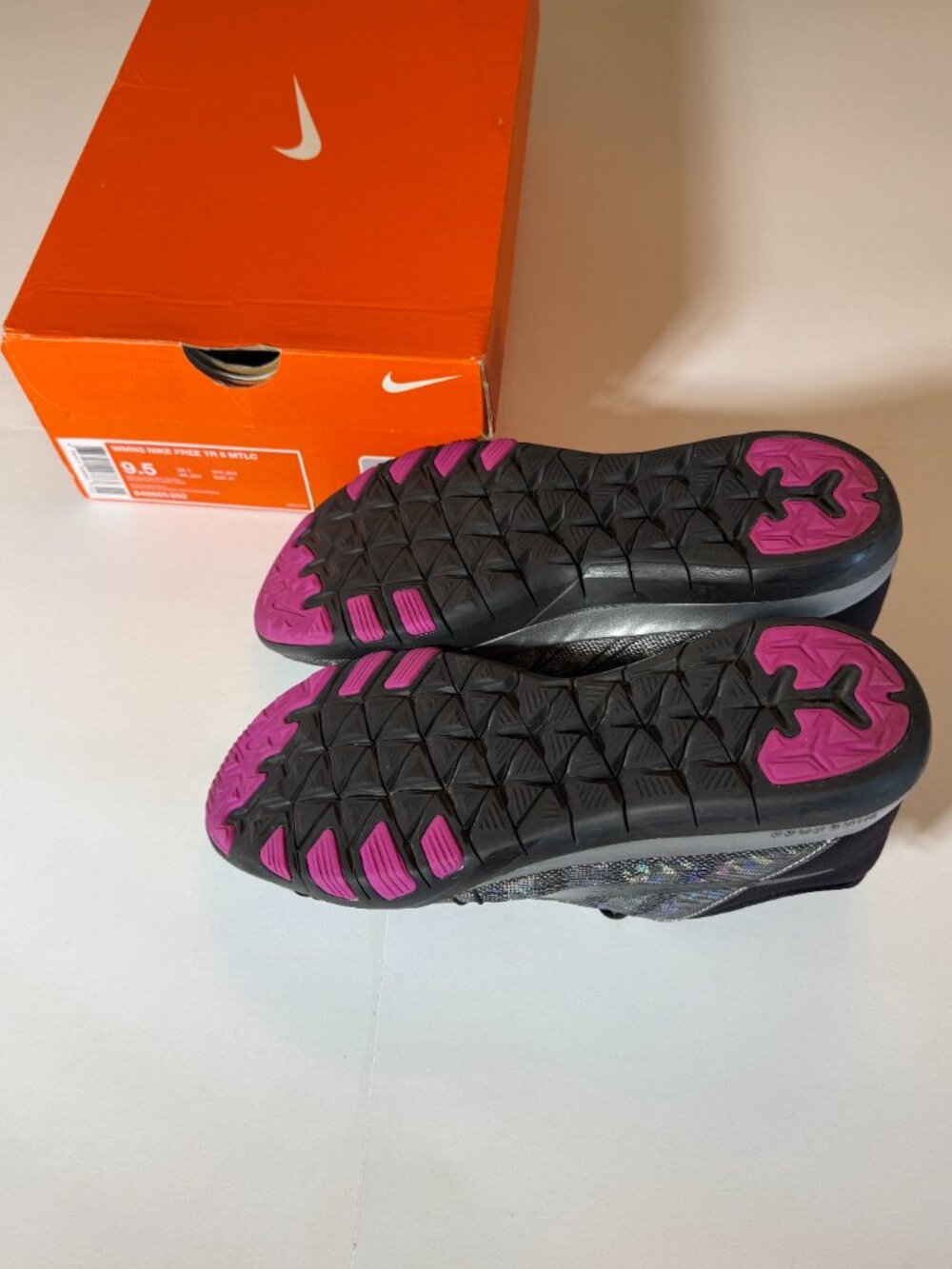 Nike Free TR6 Metallic Silver/Black Women's 9.5 UEC! - Picture 3 of 3